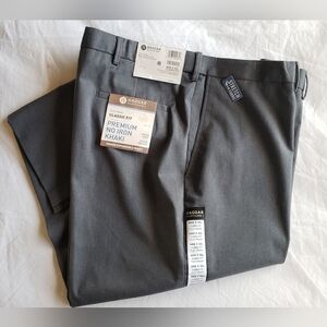 Haggar Premium No Iron Gray Dress Pants Men's Size 44W x 30L Classic Fit NWT